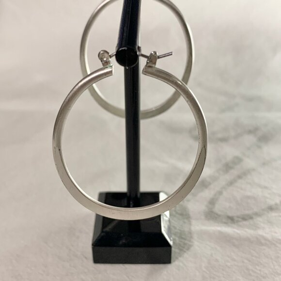 Matte Brushed Silver Tone Hoop Earrings Flat Leverback Modern Minimalist - Picture 5 of 5